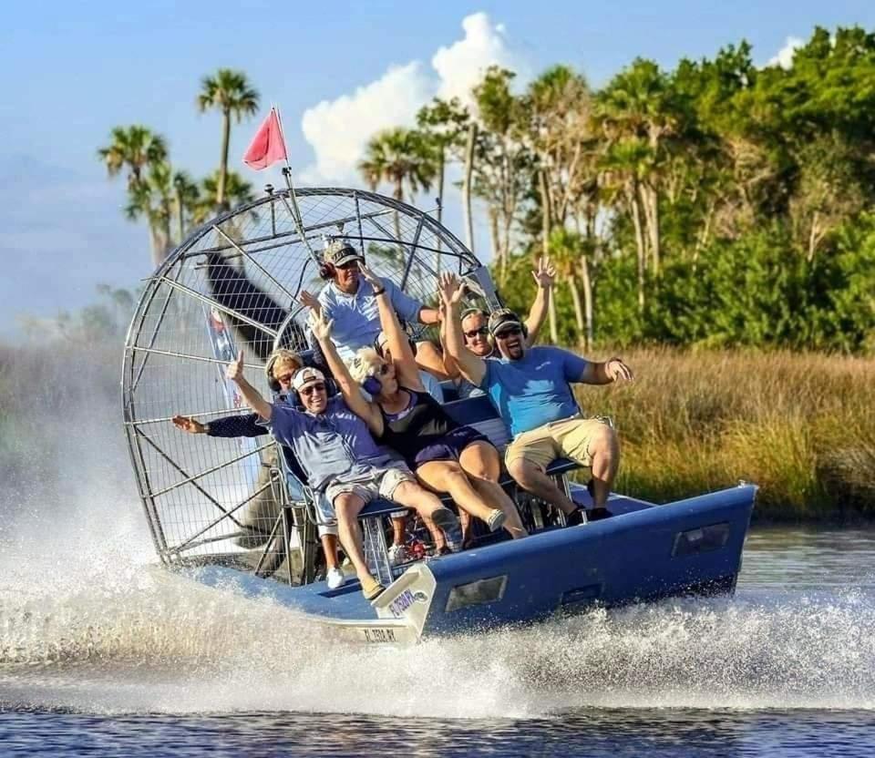 River Safaris, Stationary Class A Motorcoach, Old Homosassa Eksteriør billede